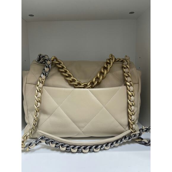 Chanel Beige Quilted Leather Flap Bag with Chain Strap - Picture 2 of 6
